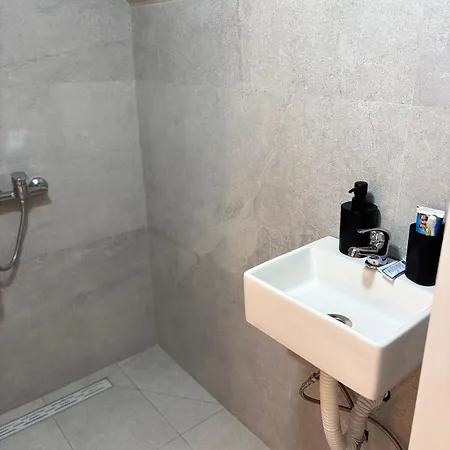 Anne Πανσιόν *